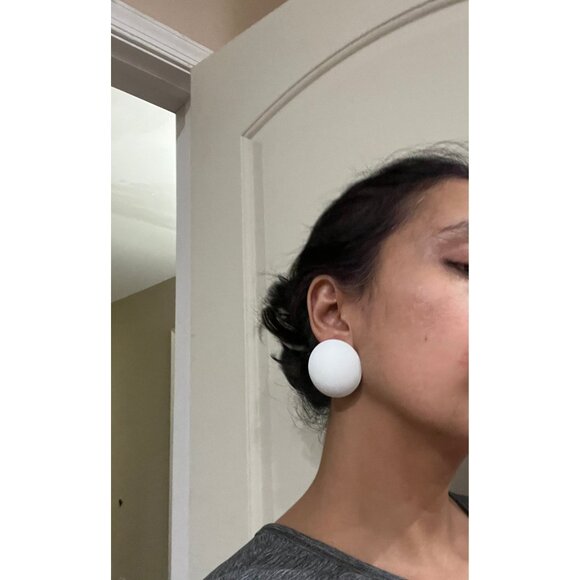 White stud earring retro large Snow White statement big dome round earring bold - Picture 3 of 6